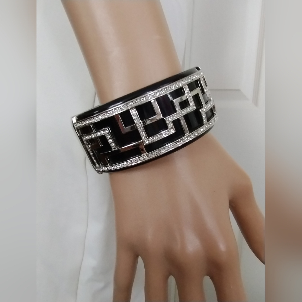 Chunky Rhinestone Bracelet - Picture 3 of 8